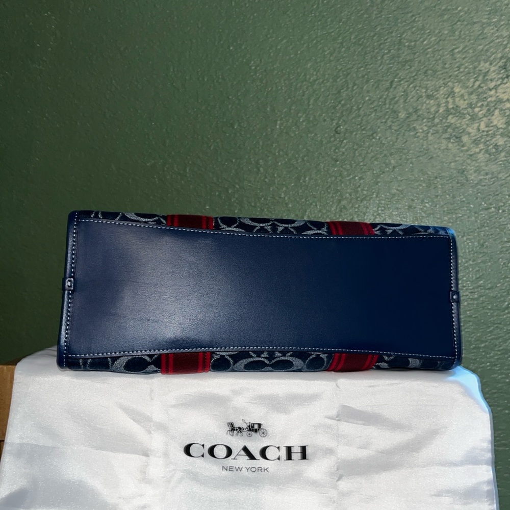 Coach Smith Tote in Signature Denim Jacquard - Picture 4 of 7